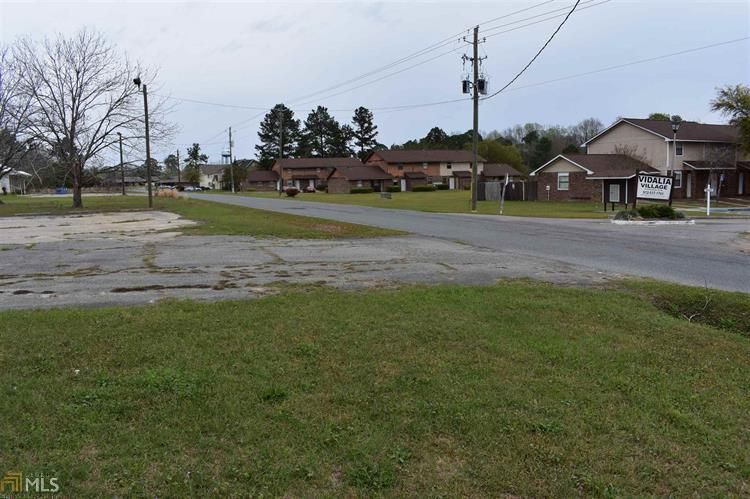 1806 Edwina Dr, Vidalia, GA 30474